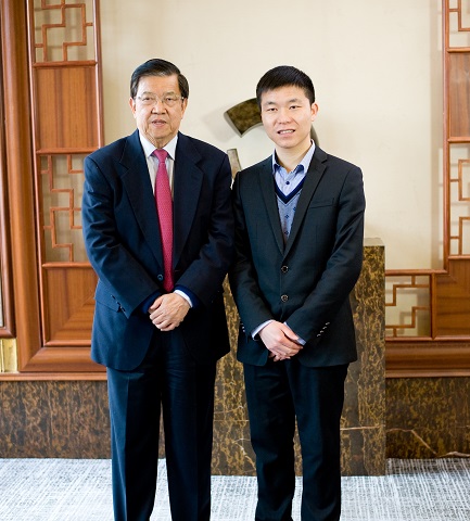 原外經(jīng)貿(mào)部長、博鰲論壇秘書長龍永圖親切接見
