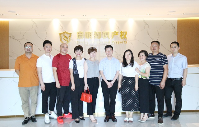 嘉興湖南商會輪值會長劉第晟、秘書長曾嬋娟一行蒞臨公司指導交流