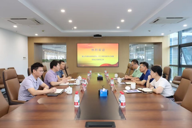 嘉興市委統(tǒng)戰(zhàn)部副部長、市工商聯(lián)黨委書記張翼蒞臨公司調(diào)研